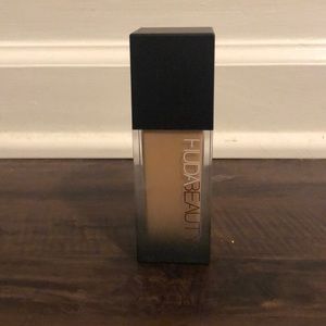 Hugs beauty foundation